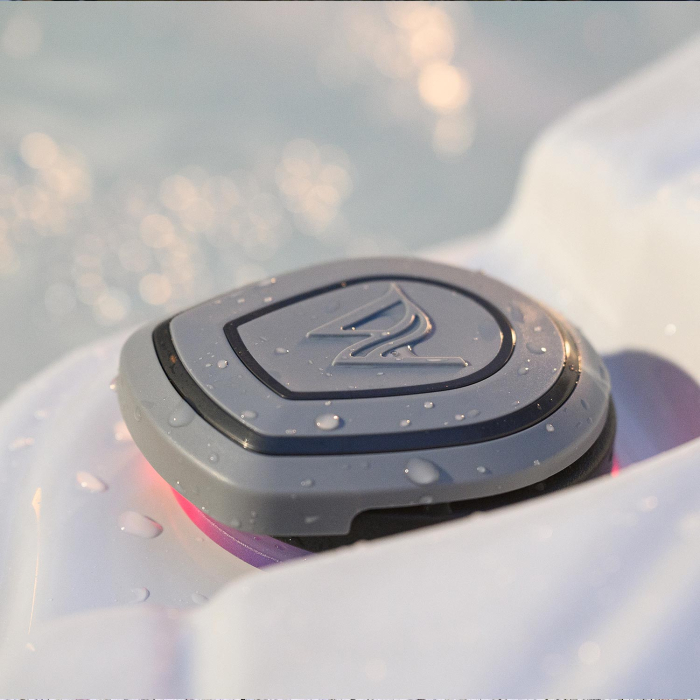 Minipiscina jacuzzi 7 persoane, alb-lucios, 46 jeturi, 215 x 215 cm,  WiFi, Gecko IN.YE-3, sistem In-line WIS,  scara SMART-IN STEP PEAKLIFE, Wellis Mandala Life Premium Plus [11]