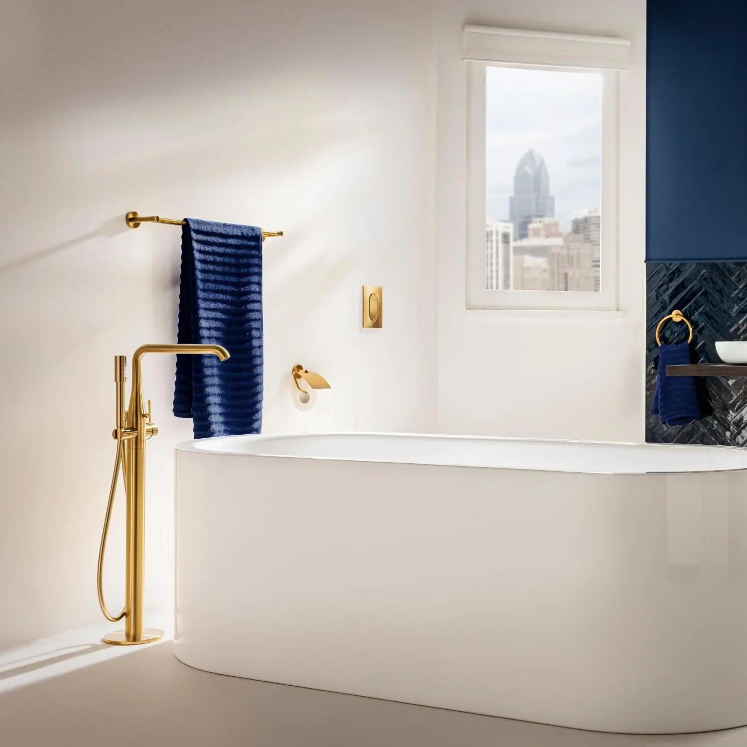 Baterie cada freestanding cu set de dus Grohe Essence, auriu periat, Grohe Essence [2]