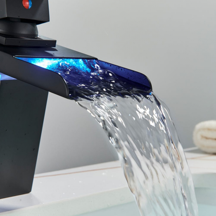 Baterie lavoar negru mat cu LED, curgere tip cascada [5]