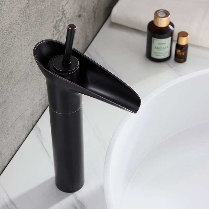 Baterie lavoar negru mat, montare pe blat si curgere tip cascada [4]