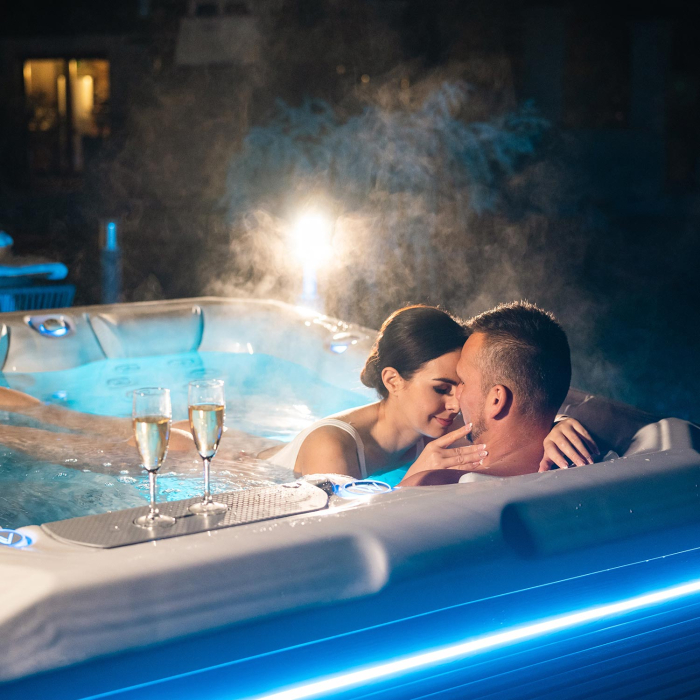 Minipiscina jacuzzi 3 persoane, alb-lucios, 32 jeturi, WiFi, sistem audio, pompa caldura integrata, In-Line WIS, unitate Gecko IN.YE-3, 160 x 215, Wellis Teide Life Premium Plus [20]