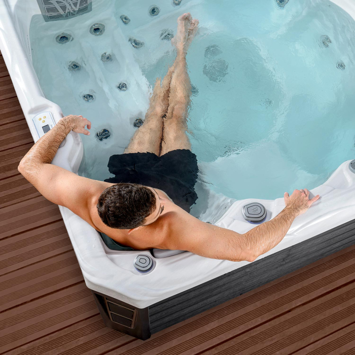 Minipiscina jacuzzi 5 persoane Wellis, alb-lucios, 42 jeturi hidromasaj, WiFi, sistem audio, 200×200 cm, Wellis Budapest Life Deluxe [3]