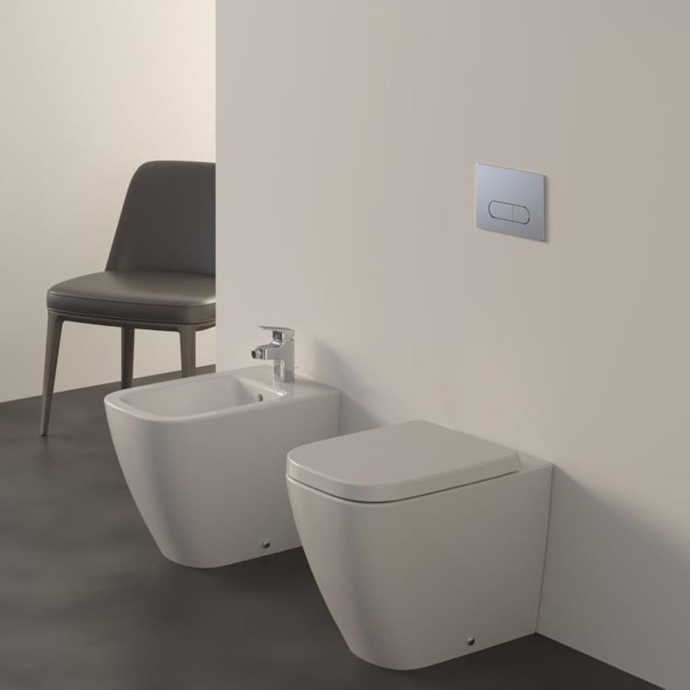 Vas wc stativ rimless plus Ideal Standard i.life B alb lucios back to wall cu capac inclus [4]