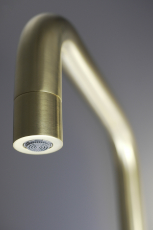 Coloana de dus culoare auriu periat cu baterie monocomanda Deante Silia [5]