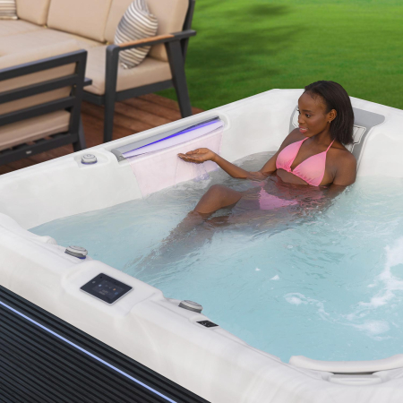 Minipiscină jacuzzi 6 persoane, alb-lucios, 43 jeturi, Infinity jets, WiFi, sistem audio, 215 × 215 cm, Wellis Atlas Deluxe [22]