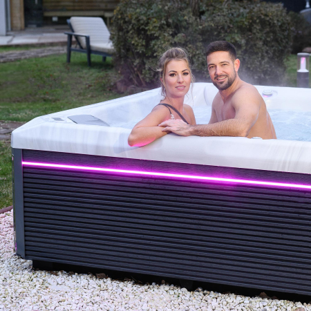 Minipiscina jacuzzi 7 persoane, alb-lucios, 46 jeturi hidromasaj, 215 x 215 cm, WiFi, sistem audio, scara Smart-In, unitate de control: Gecko IN.YE-3, Wellis Mandala Life Premium [9]