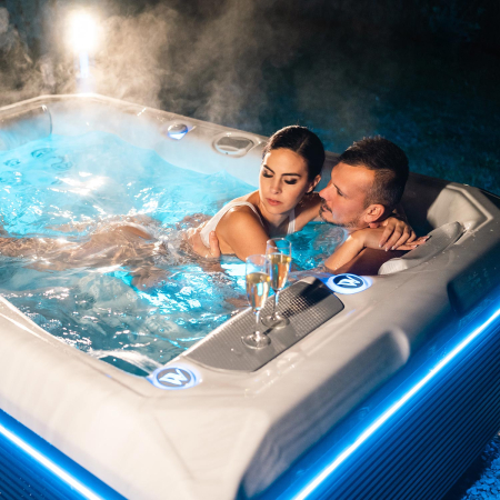 Minipiscina jacuzzi 3 persoane, alb-lucios, 32 jeturi hidromasaj, WiFi, sistem audio, sistem In line-WIS, unitate de control Gecko IN.YE-3, 160 × 215 cm, Wellis Teide Life Premium [20]